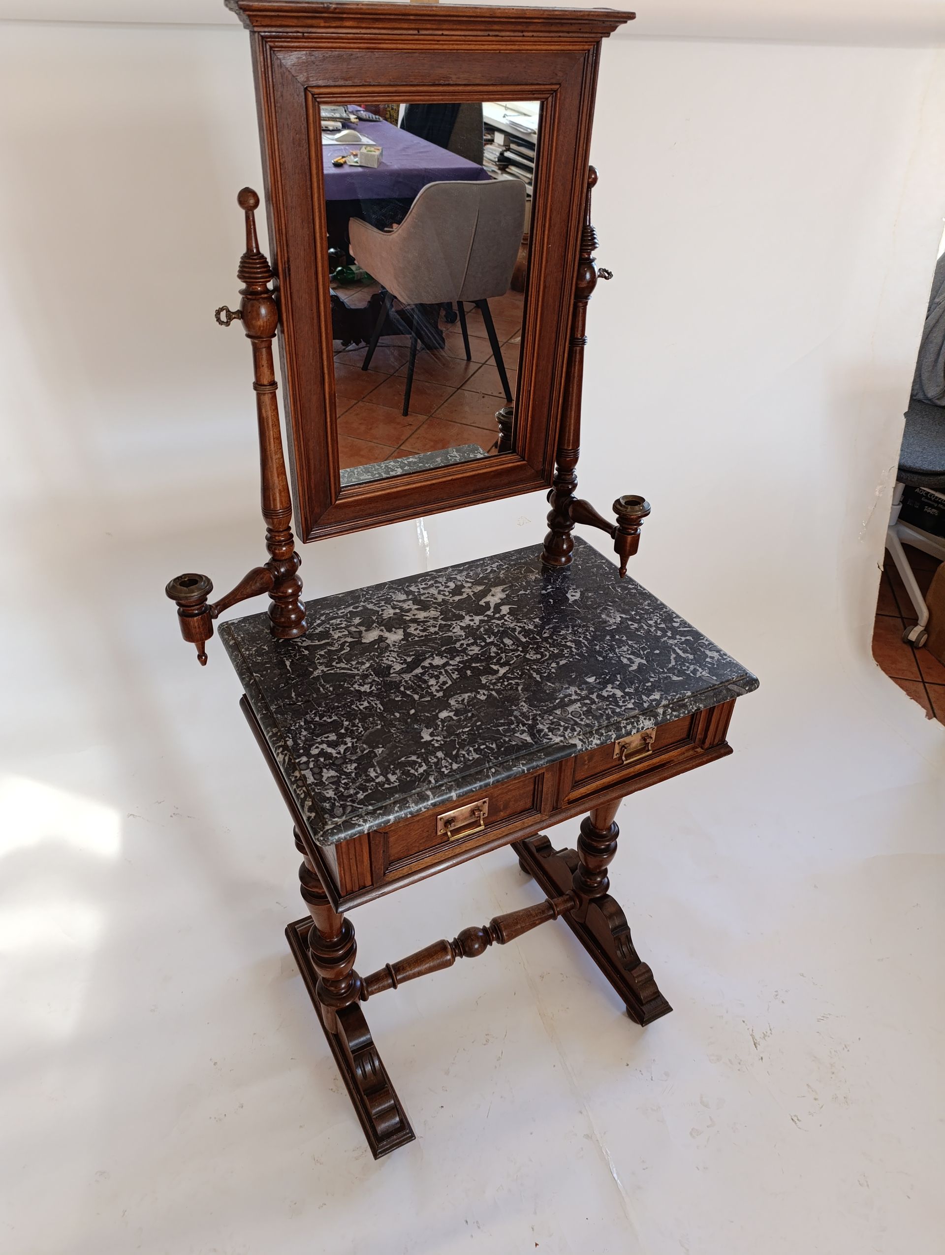 Toaletni stolić: Alt-deutsch